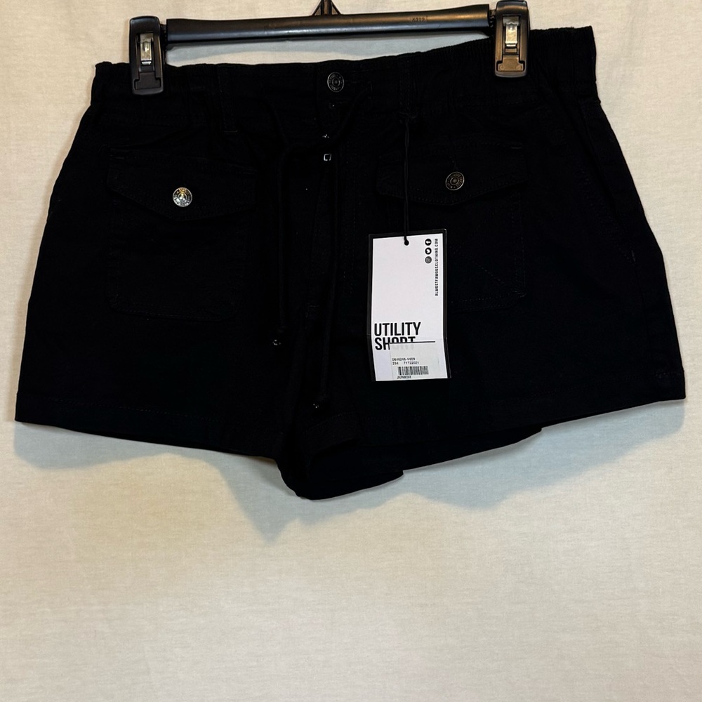 G-156 Almost Famous NWT Black Elastic Waist Summer Shorts Size M (Juniors)